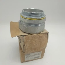 2 qty Hubbell Raco 3416 4" Insulated Liquid Tight Straight Connector