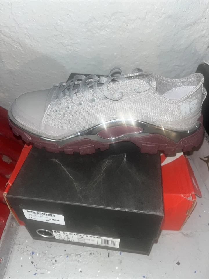 Cinza sólido/cinza sólido/marrom preço de varejo: US$ 420 data de lançamento: 16/08/2018 - Imagem 3 de 4