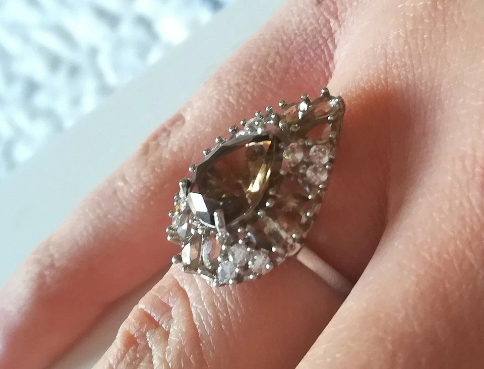 ANELLO COCKTAIL QUARZO SMOKEY GOCCIA E TOPAZIO BIANCO IN ARGENTO 925 MASSICCIO - Immagine 2 di 4