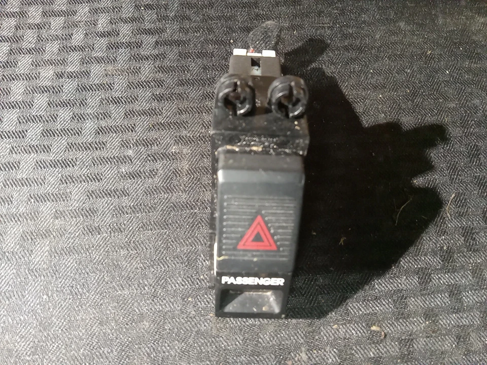 2008 ACURA RL INTERRUPTOR DE PERIGO P/N M26991 PEÇA HONDA ORIGINAL DO FABRICANTE - Imagem 2 de 4