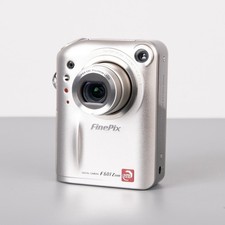 Fujifilm FinePix F601 - 3.1MP compact camera - Y2K, Retro, Vintage Digital