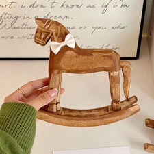 Decorazione da tavolo artigianale a forma di cavallo a dondolo in legno per
