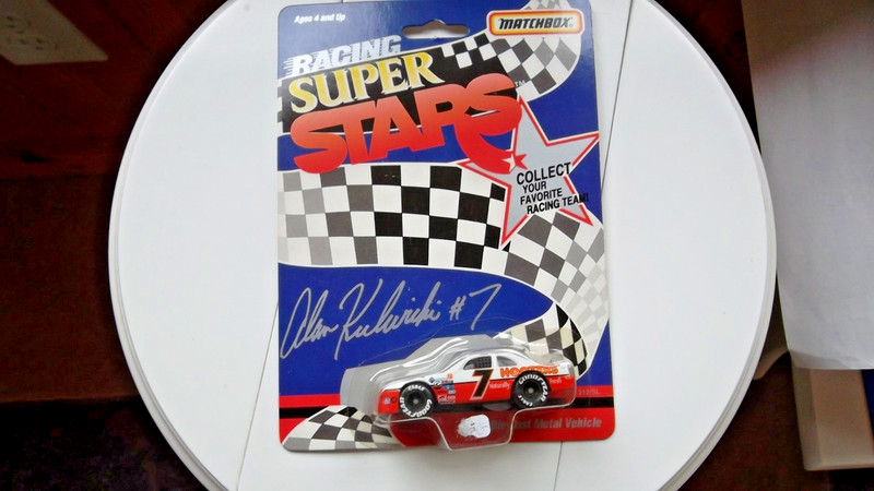 NOS 1992 MATCHBOX RACING SUPER STARS #7 Alan Kulwicki NASCAR HOOTERS 1/64 scale