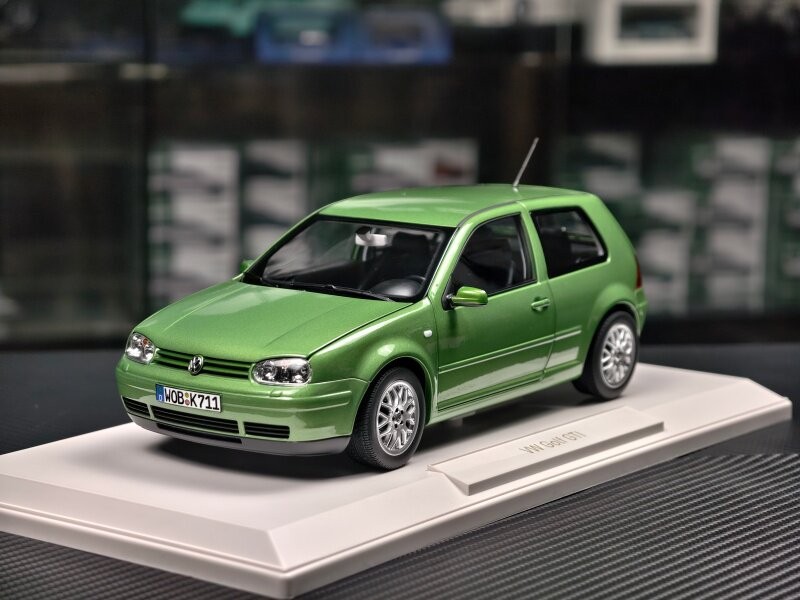1/18 Golf GTI 1998 Alloy Diecast – Collectible Display Ornament Model