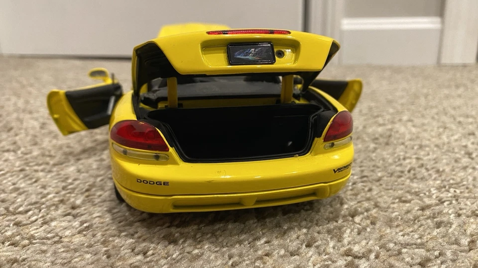 Dodge Viper Srt-10 Fast and The Furious ERTL Racing Champions 1 escala 18 2003 Foto 4 de 4