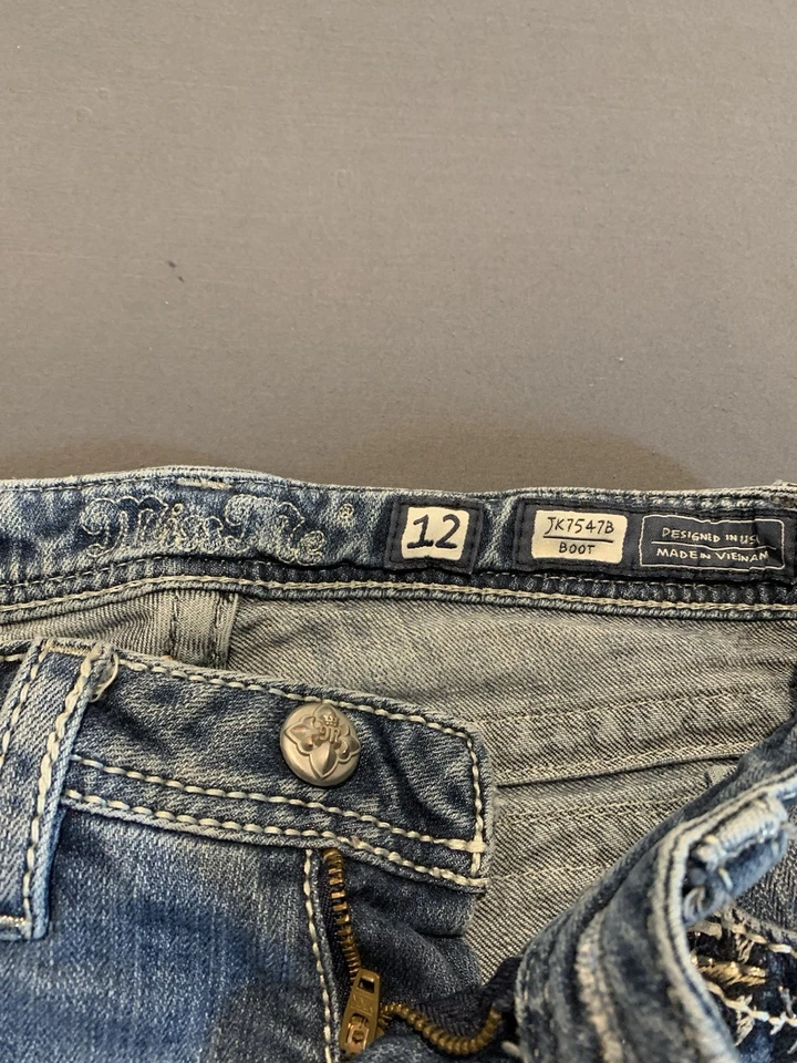 Miss Me 牛仔裤女孩 12 蓝色靴型装饰水钻翻盖口袋 JK7547B — 第 3/4 张图片