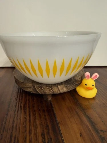 Pyrex Agee Yellow Diamonds 8" Bowl   Shiny Pattern   *Hard To Find* Vintage
