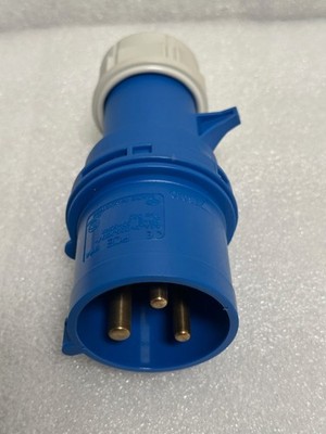 Blue 32A-6h/220-250V 2P+E 50+60Hz Industrial Panel Mount Plug Connector IP44 023