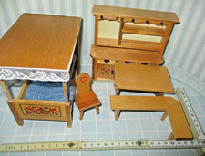 Konvolut Puppenmöbel Möbel für Puppenstube * siehe Bilder * Flohmarktkiste *