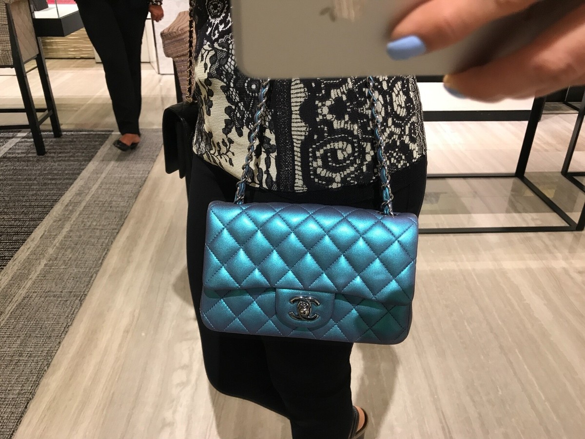 CHANEL 水色 2017S CHANEL IRIDESCENT BLUE TURQUOISE MINI CLASSIC FLAP BAG