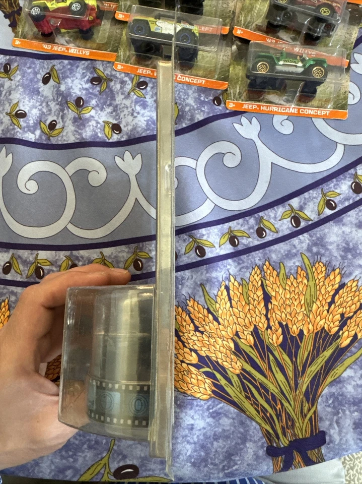 Camioneta Toyota Hot Wheels 2013 Retro Entertainment Regreso al Futuro 1987. Foto 3 de 4