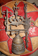 Alte Türglocke Glocke mit Motiv u. Halterung Messing  Bronze 2,4 KG