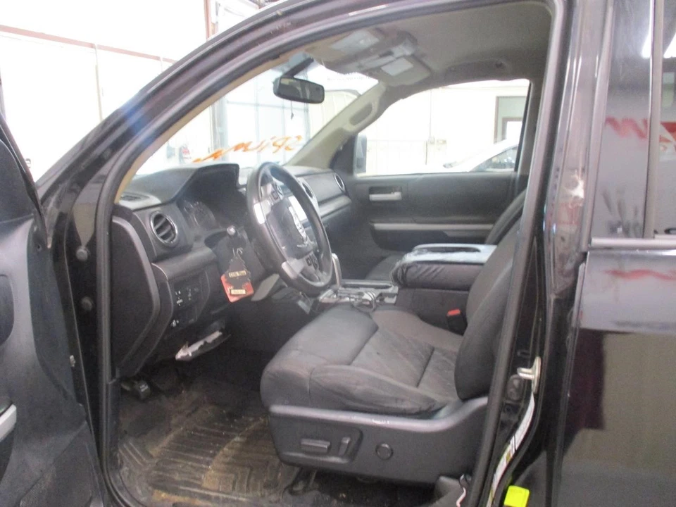 Guantera usada se adapta a: Toyota Tundra 2015 grado A Foto 3 de 4