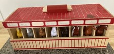 Melissa & Doug Show Horse Stable - Stable Block & 8 Horses.