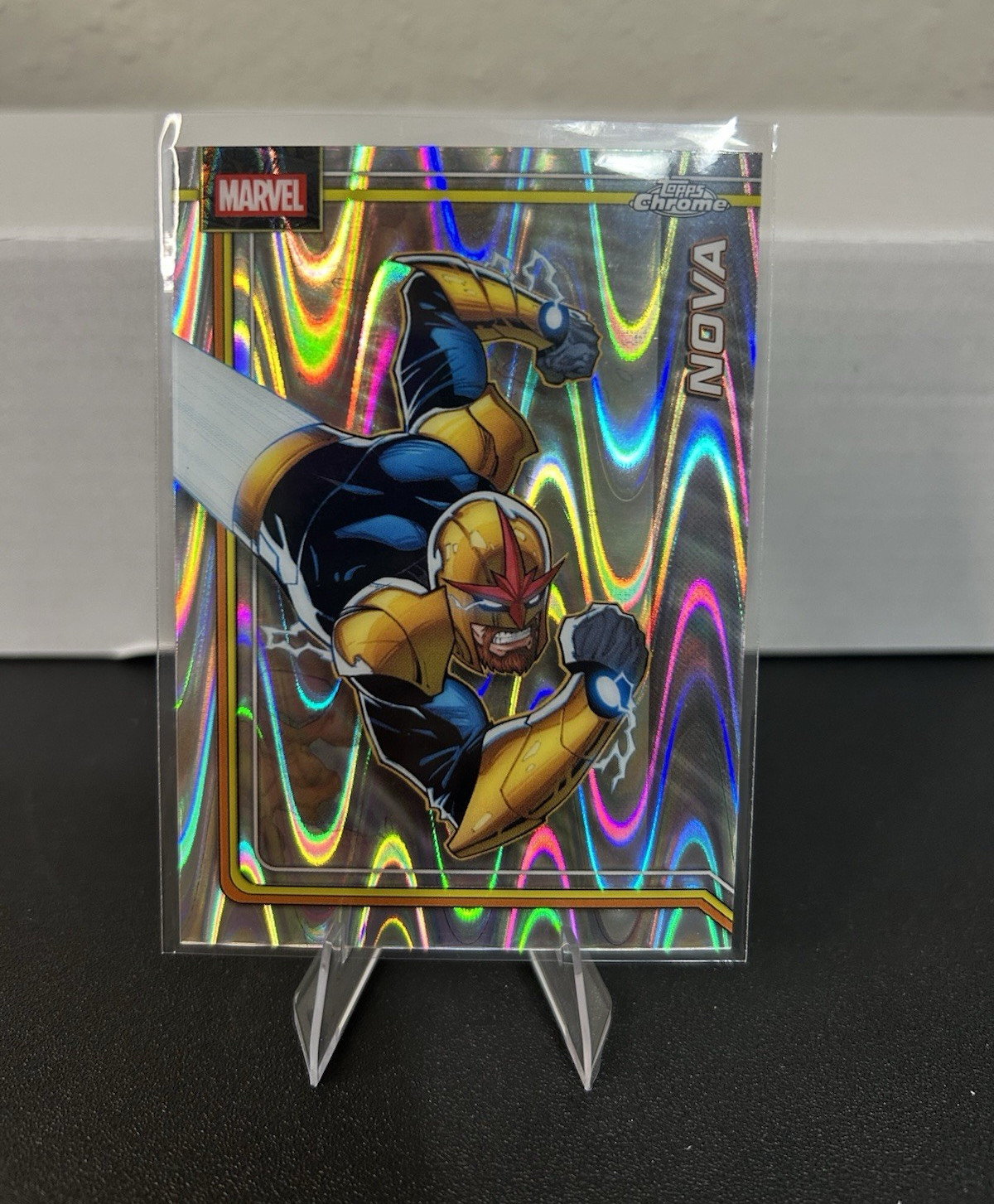 Topps 2026 Topps Chrome Marvel Nova #089 Holographic Wave Parallel Card