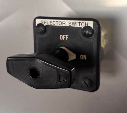 2-Position ON/OFF Rotary Selector Switch Panel Mount Black/Beige Plastic