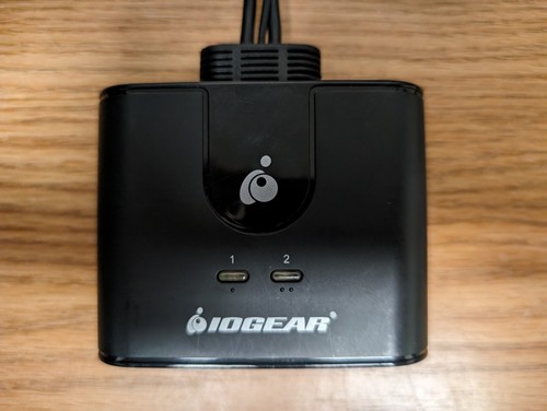 IOGEAR GUS402 2x4 USB 2.0 Peripheral Sharing Switch Z3H7-155A0-0033 Black - Picture 2 of 4