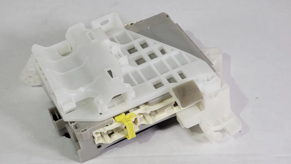 ✅ Toyota Prius 2012-2015 bloque de conexiones del lado del conductor caja de relé multiplex fabricante original Foto 3 de 4