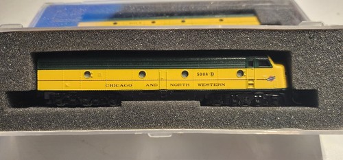 Con-Cor N Scale EMD E-8 A&B Unit Chicago & Northwestern #5008 A Powered, B Dummy - Picture 9 of 10