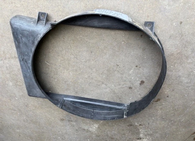 Oldsmobile Omega V8 1973-75 con cubierta de ventilador de radiador de aire acondicionado # 413398 Foto 4 de 4