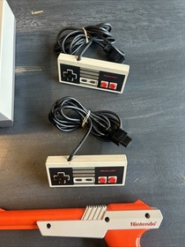 VTG 1985 Nintendo NES-001 Console Controller W Ultimate Basketball Game Zapper