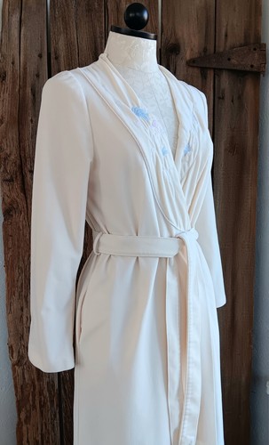 Vintage Sears Apostrophe elfenbeinfarbener leichter Velours Morgenmantel Damen klein bestickt - Bild 6 von 19
