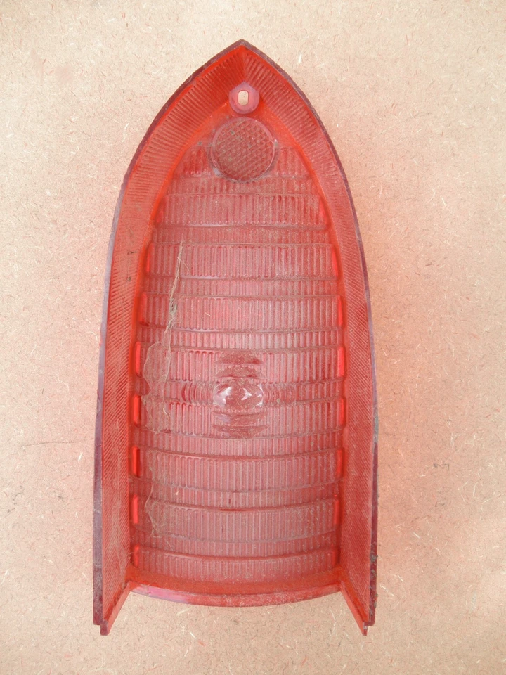 Lente de luz trasera AMC Rambler 1960-1961 pieza OEM #3443834 Foto 2 de 3