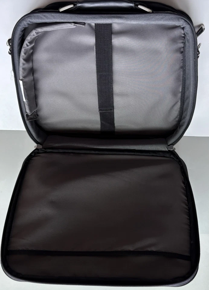 Maletín suave para computadora portátil Samsonite Top Load, correa para el hombro no incluida Foto 3 de 4