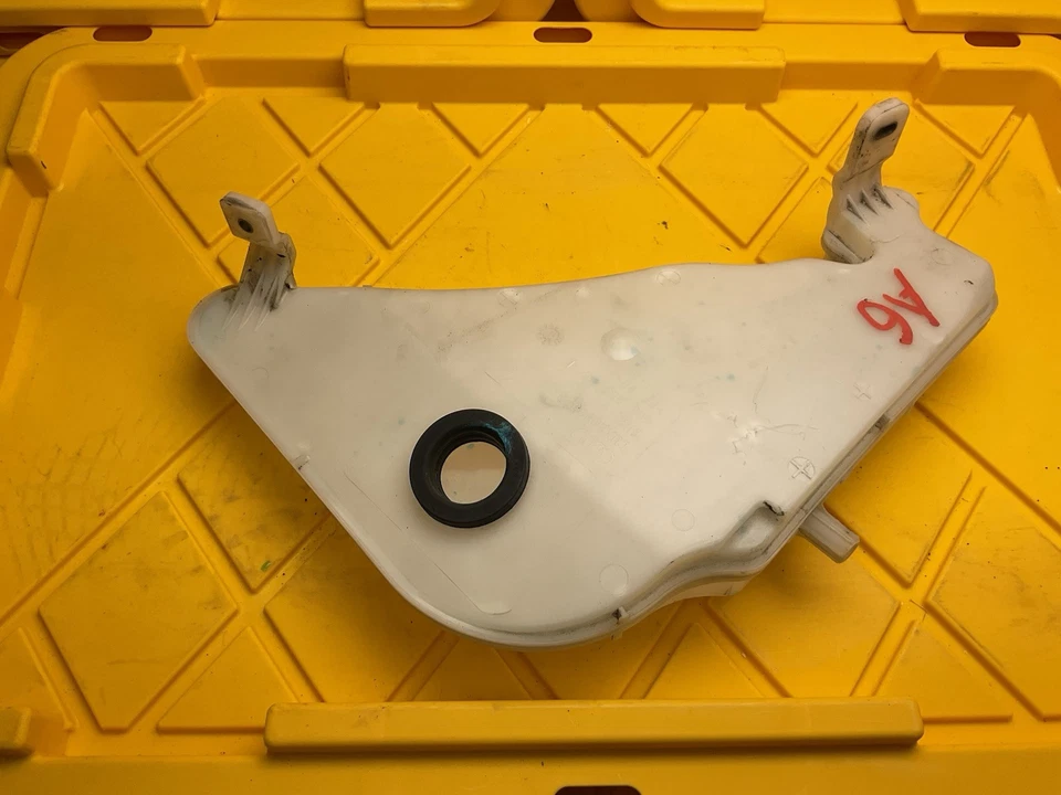 2012-2018 AUDI A6 QUATTRO C7 WINDSHIELD WIPER WASHER FLUID RESERVOIR TANK OEM - Image 2 of 4