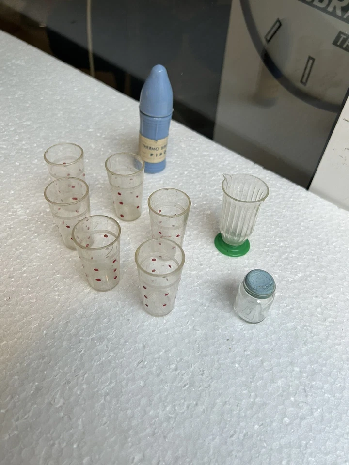 LOTTO NOVE PEZZI ACCESSORI PER CASA DI BAMBOLA PLASTICA ANNI 50 - Immagine 4 di 4