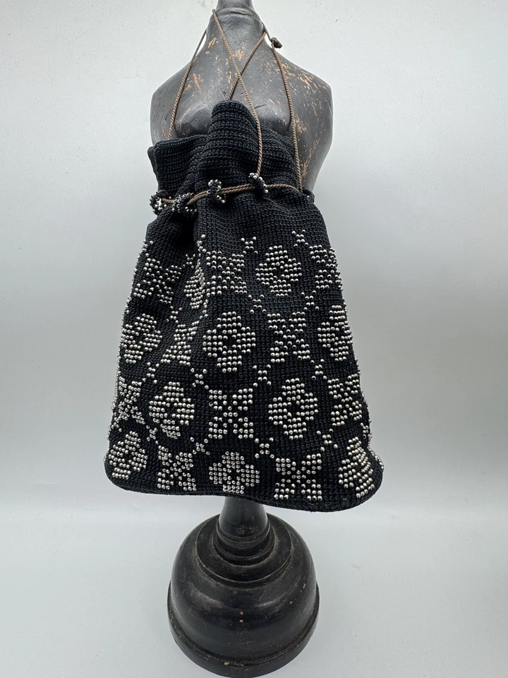 ANTIGA Bolsa Preta Contas de Aço Forro de Cetim Crochê Desenho Cordão ENCONTRO IMOBILIÁRIO - Imagem 2 de 4