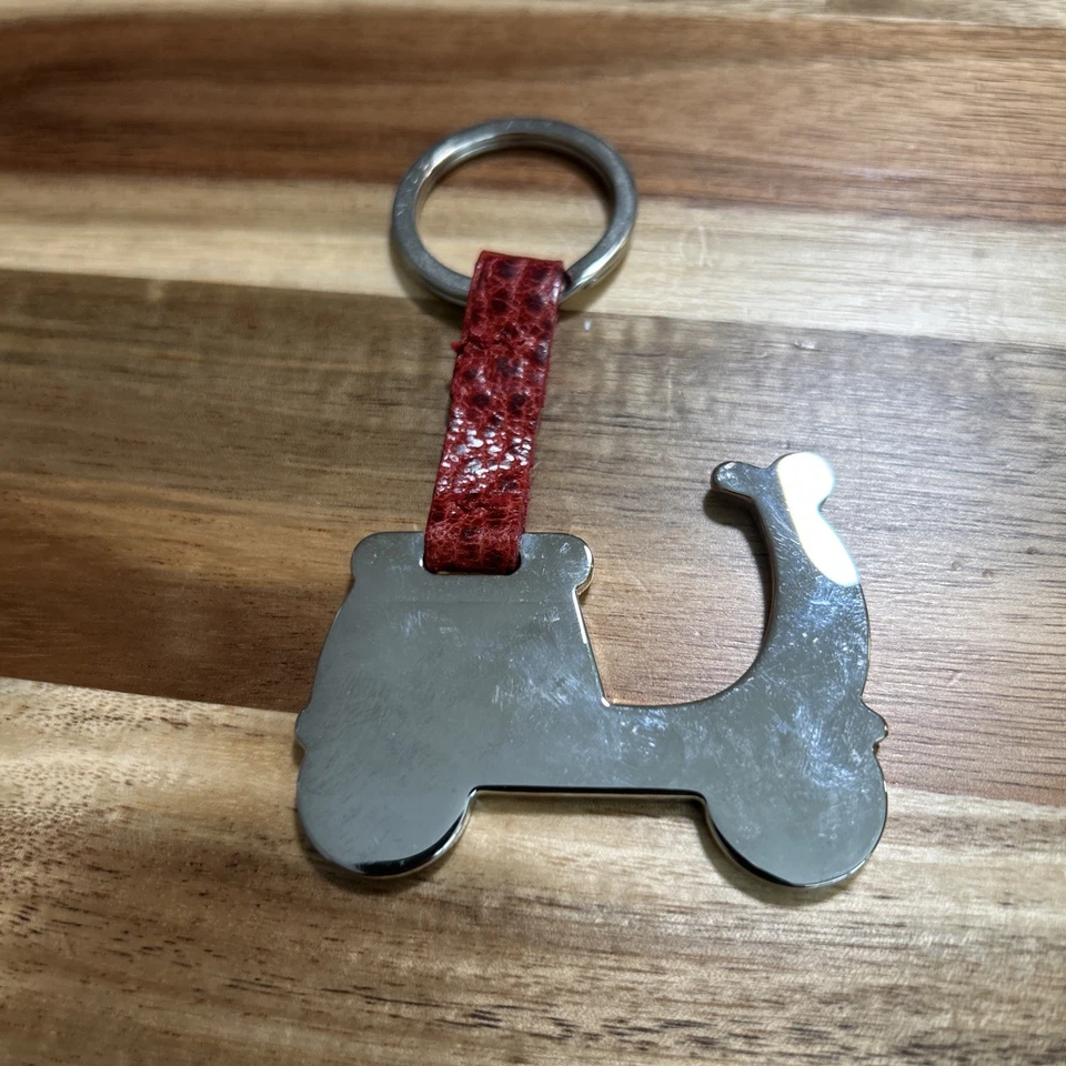 Lote de 3 Llaveros y Bolso Furla - Avión, Scooter y Arco Cuero Italiano Foto 3 de 4