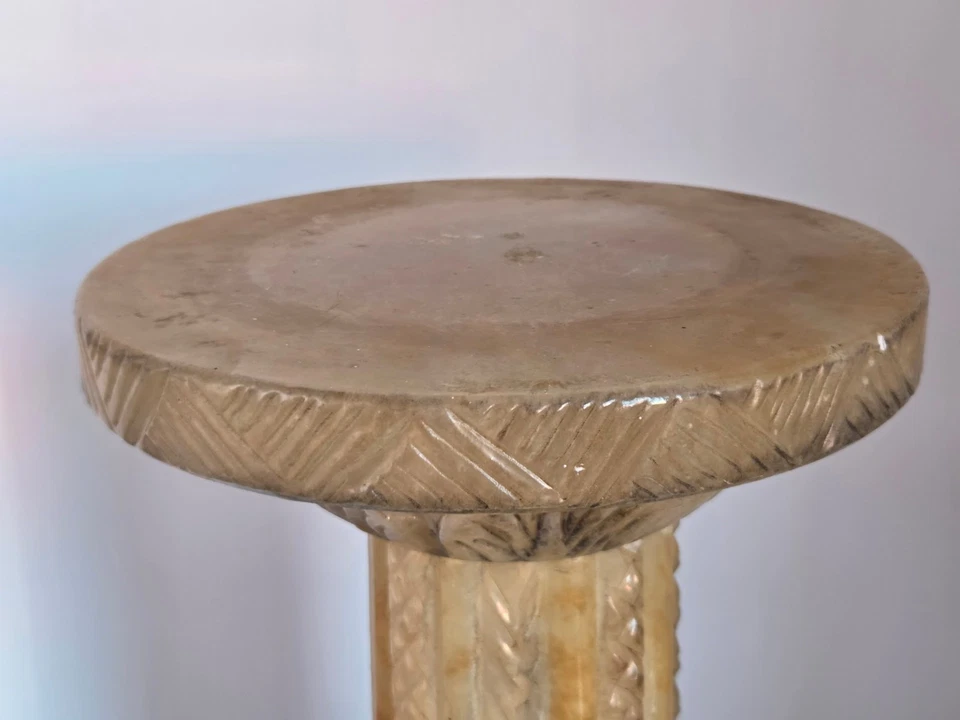Antiguo soporte de pedestal de alabastro tallado a mano con detalles de hojas ornamentadas raro Foto 2 de 4