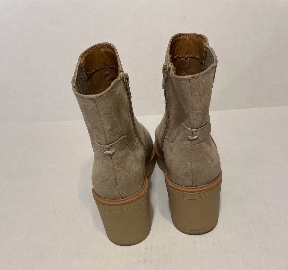 Universal Thread Womens Beige Round Toe Chunk Hee… - image 3