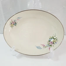 Vintage Hom Ec Bouquet USA 10" x 7.75" Oval Serving Veg Bowl Beige Floral Gold