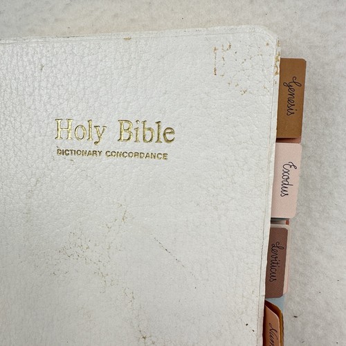 Holy Bible KJV Red Letter Concordance Dictionary Nelson 1977 White Cover W/ Tabs - Picture 2 of 14