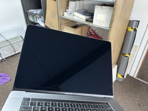 MacBook Pro Retina 16-inch A2141, 2019 grey Core i9 16GB & 1TB Cycle Count: 246 - Picture 5 of 18