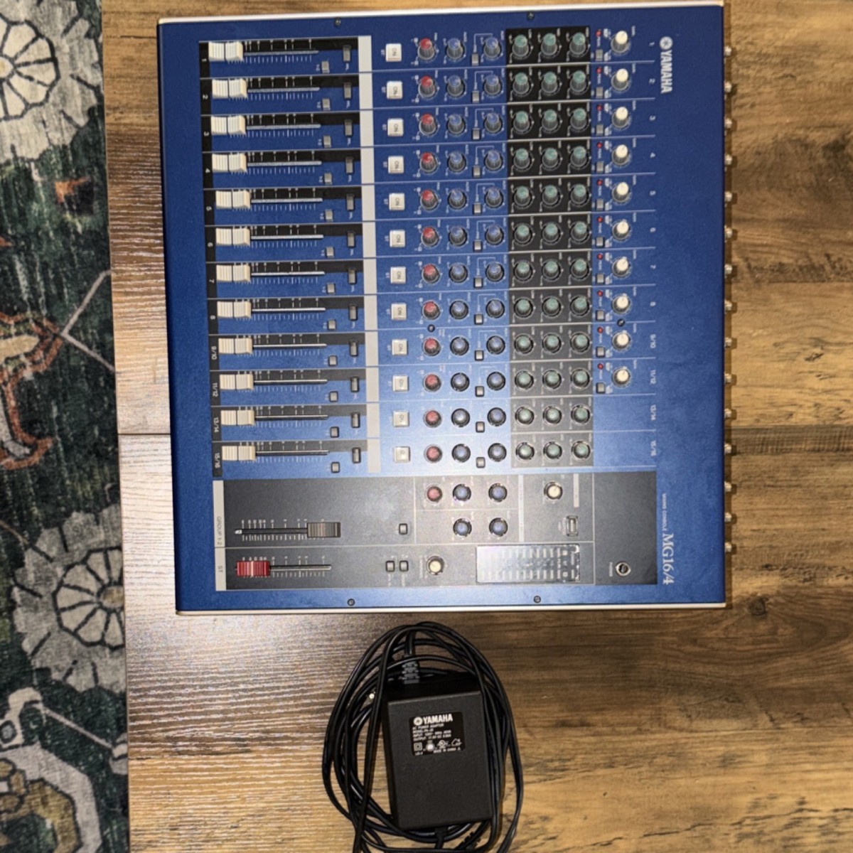 Yamaha MG16/4 Analog Mixer 16-Channel Console with PA-20 Power