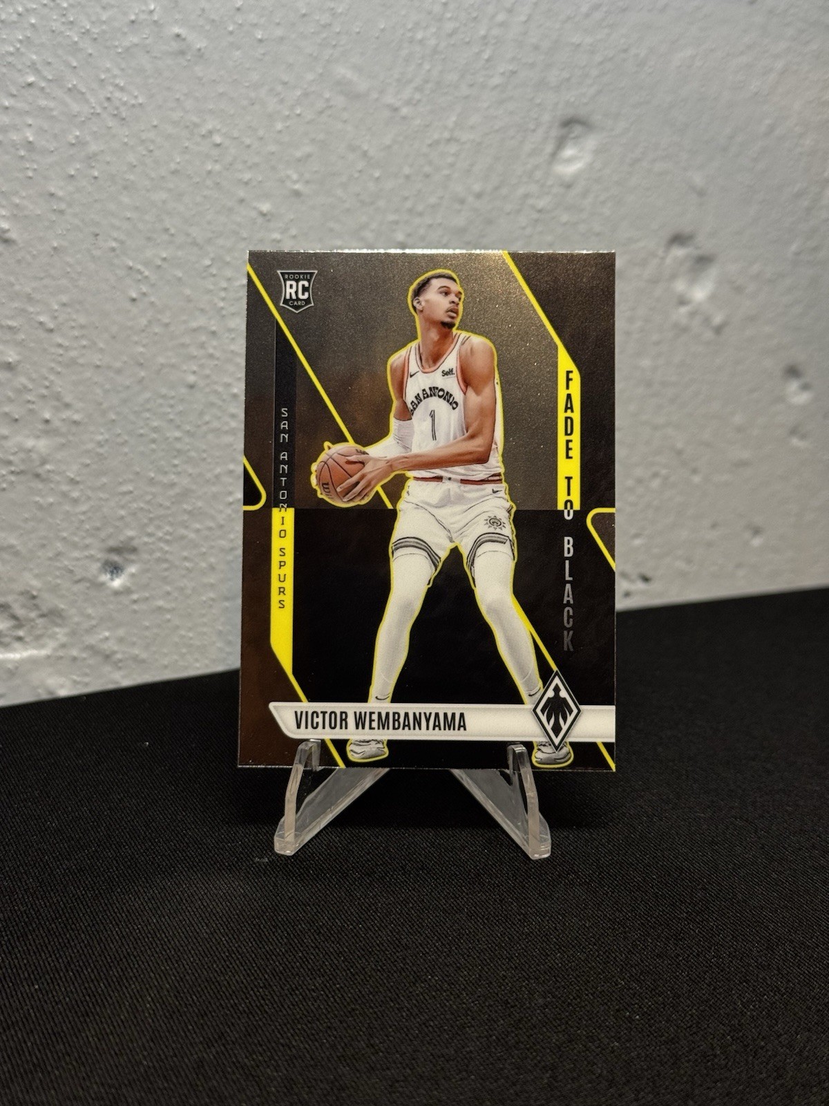 2023-24 Panini Phoenix - Fade to Black Victor Wembanyama #11 Silver (RC)