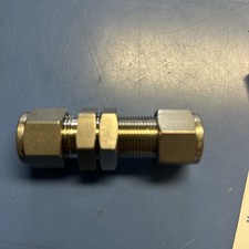 1 - Swagelok Stainless Steel Bulkhead Union Fitting, 1/2" OD Tube, SS-810-61