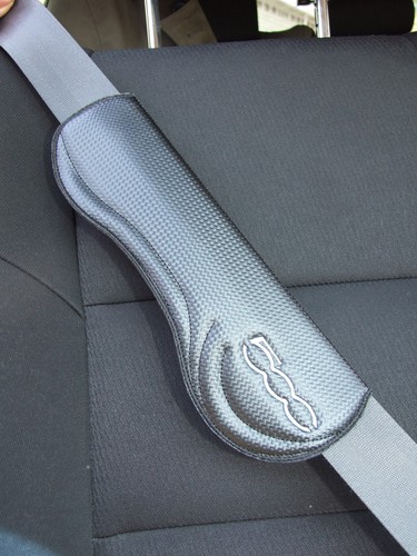 Carbon Fiber Car Seat Belt Cover Shoulder Cushion Pad , set of 2 for Fiat 500 - Picture 1 of 2