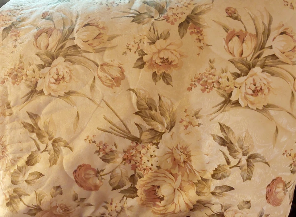 Thomasville 'Chantal' Queen Size High End Multicolor Floral Comforter 102x118in - Image 4 of 4