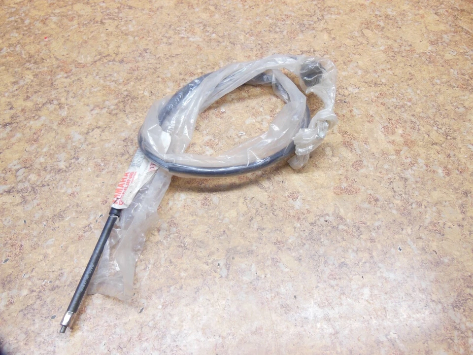 Cable acelerador de vinilo negro Yamaha OEM NOS DT175 DT 175 3J0-26311-01 DT175 DT 175 Foto 2 de 2