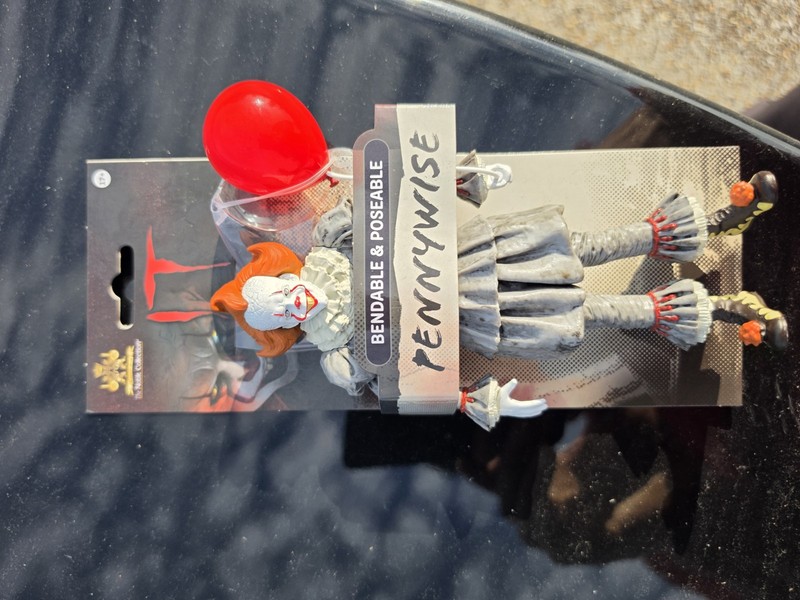 The Noble Collection It Movie Pennywise Bendable & Posable Action Figure New