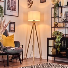 Lampa podłogowa i podłogowa w stylu boho z drewnianą podstawą i kloszem z tkaniny, skandynawska