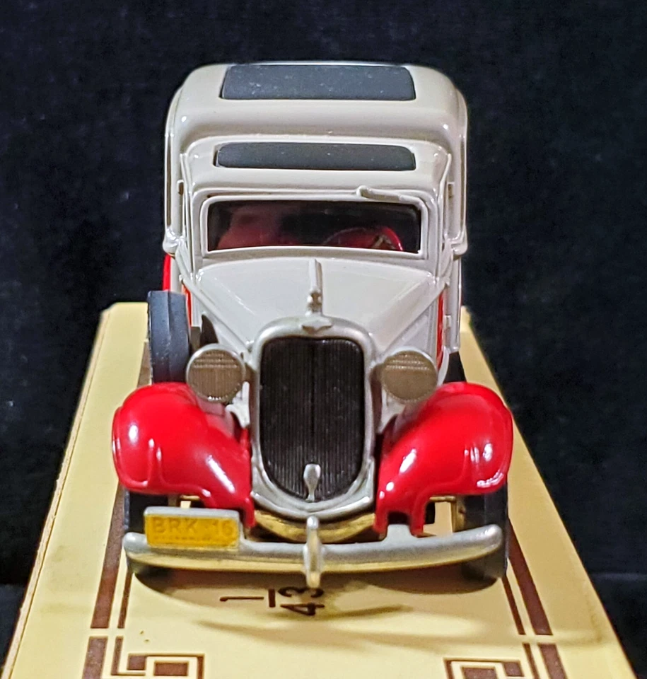 Brooklin Models 35 1935 Dodge Van Burma Shave Gray/Red BRK 16A 1:43 - Image 3 of 4