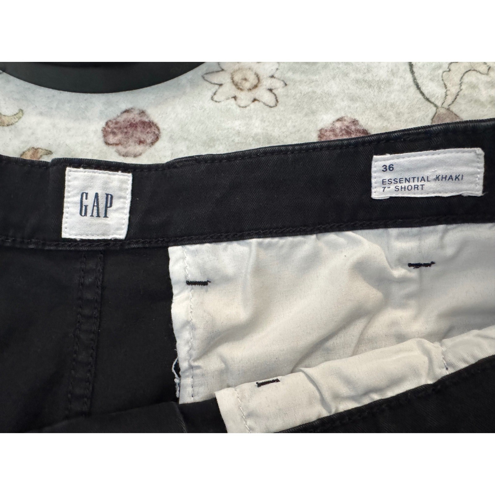 GAP Men Essential Khaki Shorts Black Size 36 Flat Front Casual Cotton thumbnail 3