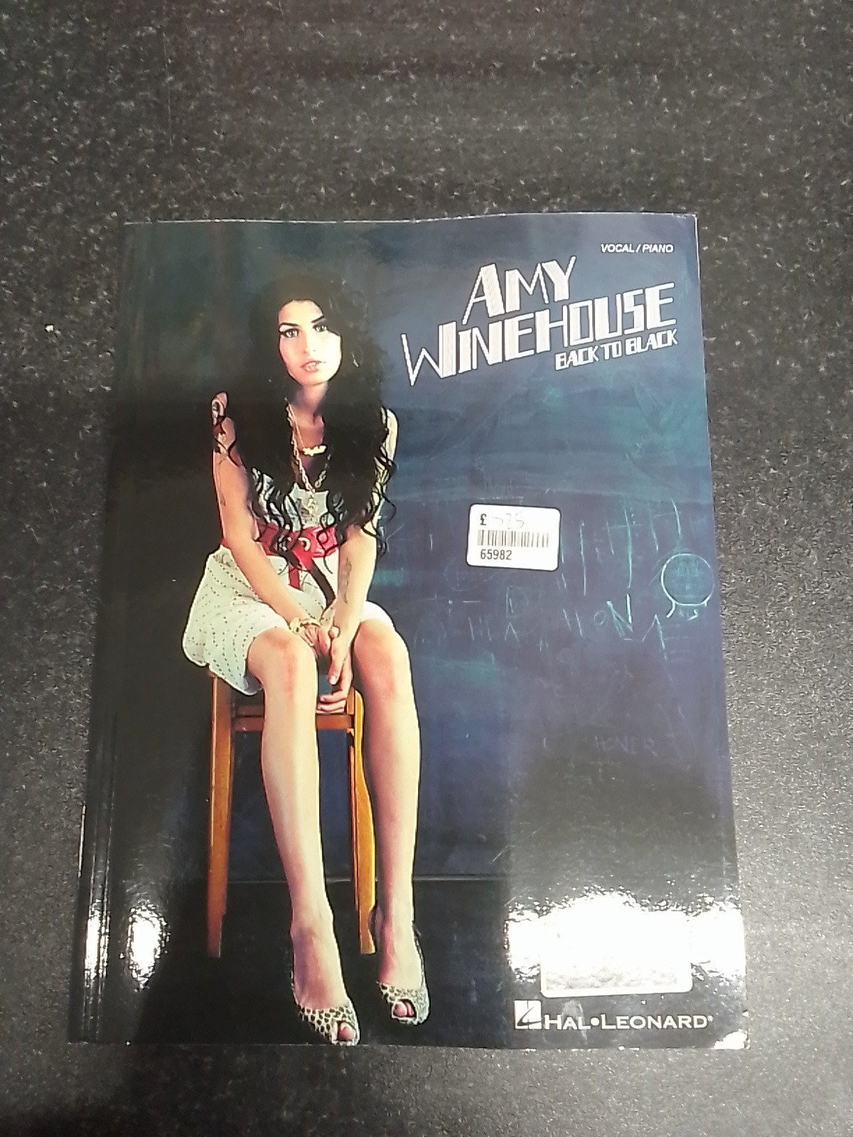 Amy Winehouse - Back to Black by Amy Winehouse (English) Paperback Book