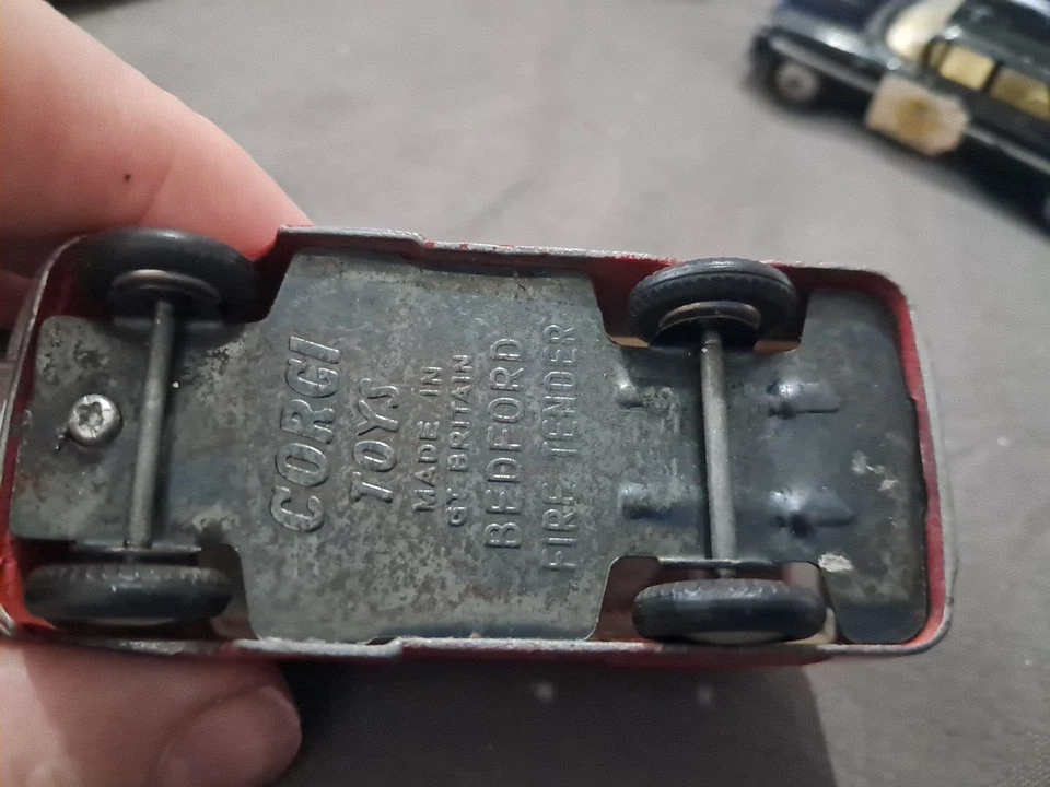 Juguetes Corgi de colección | Bedford Fire Tender | # años 60 | Gran Bretaña Foto 3 de 4