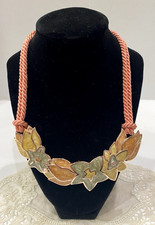 Guirnalda floral pastel esmalte Monet de colección cuello al atardecer babero collar llamativo